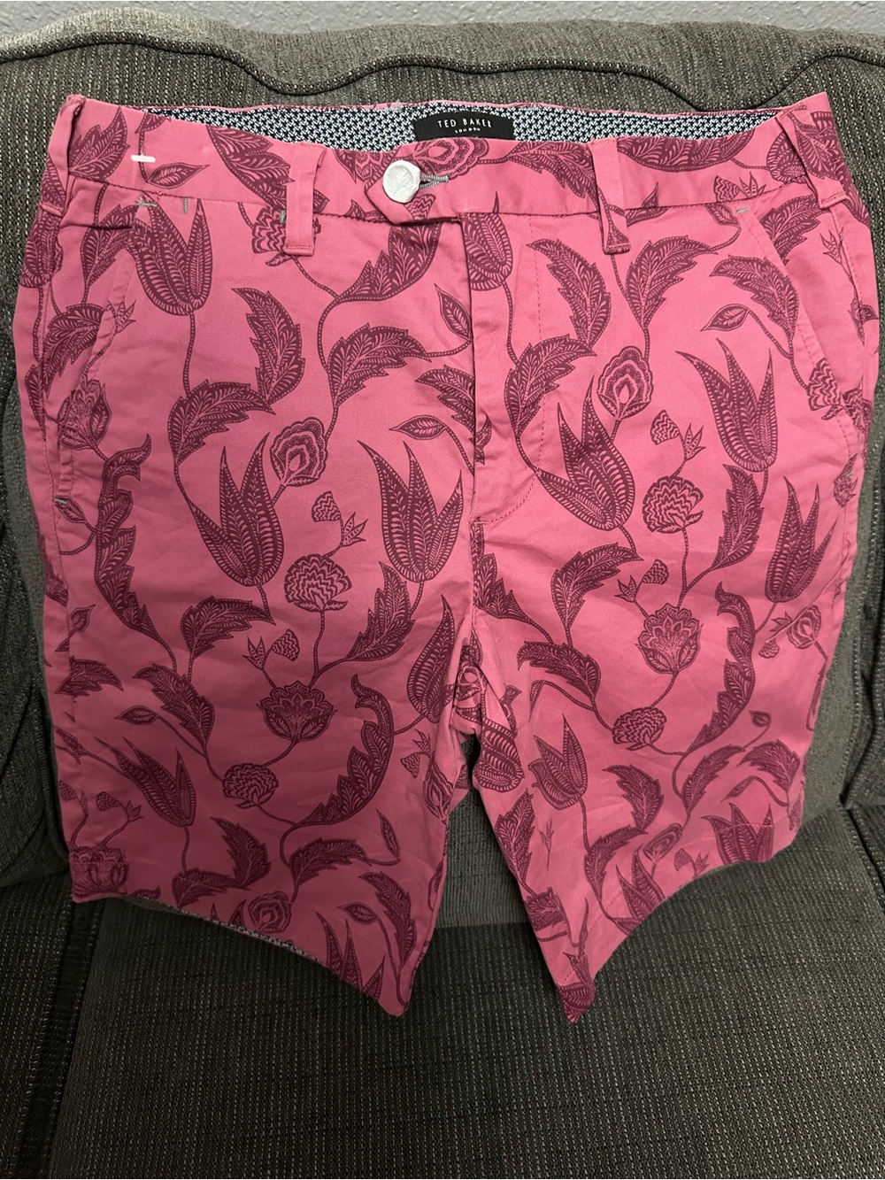 Ted Baker London Pink Floral Print chino Shorts size 30